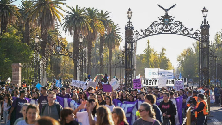 marcha-universitaria-mendoza